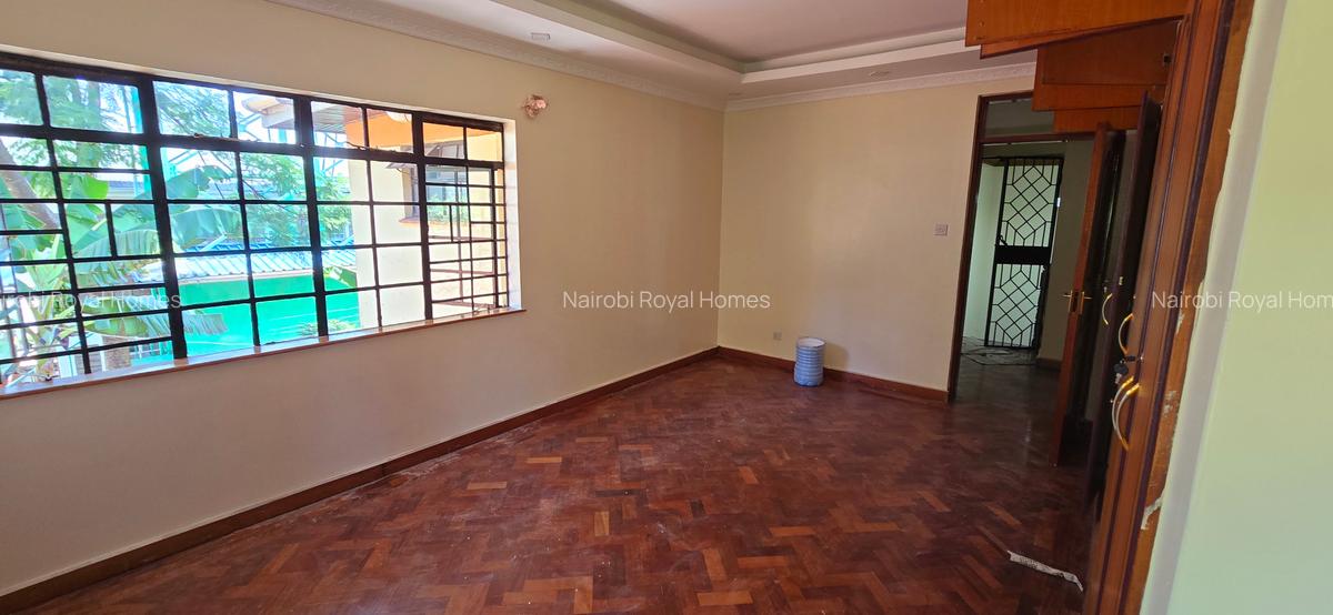 4 Bed Townhouse with En Suite at Lavington Road Garden - 17