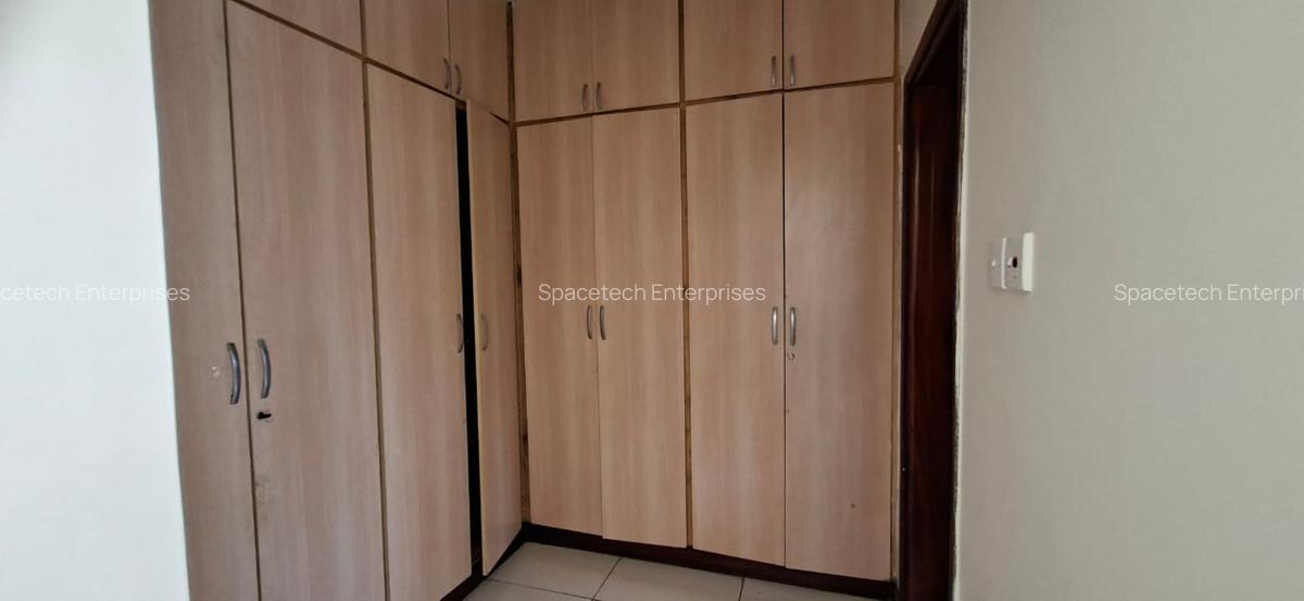 3 Bed Apartment with En Suite in Westlands Area - 12