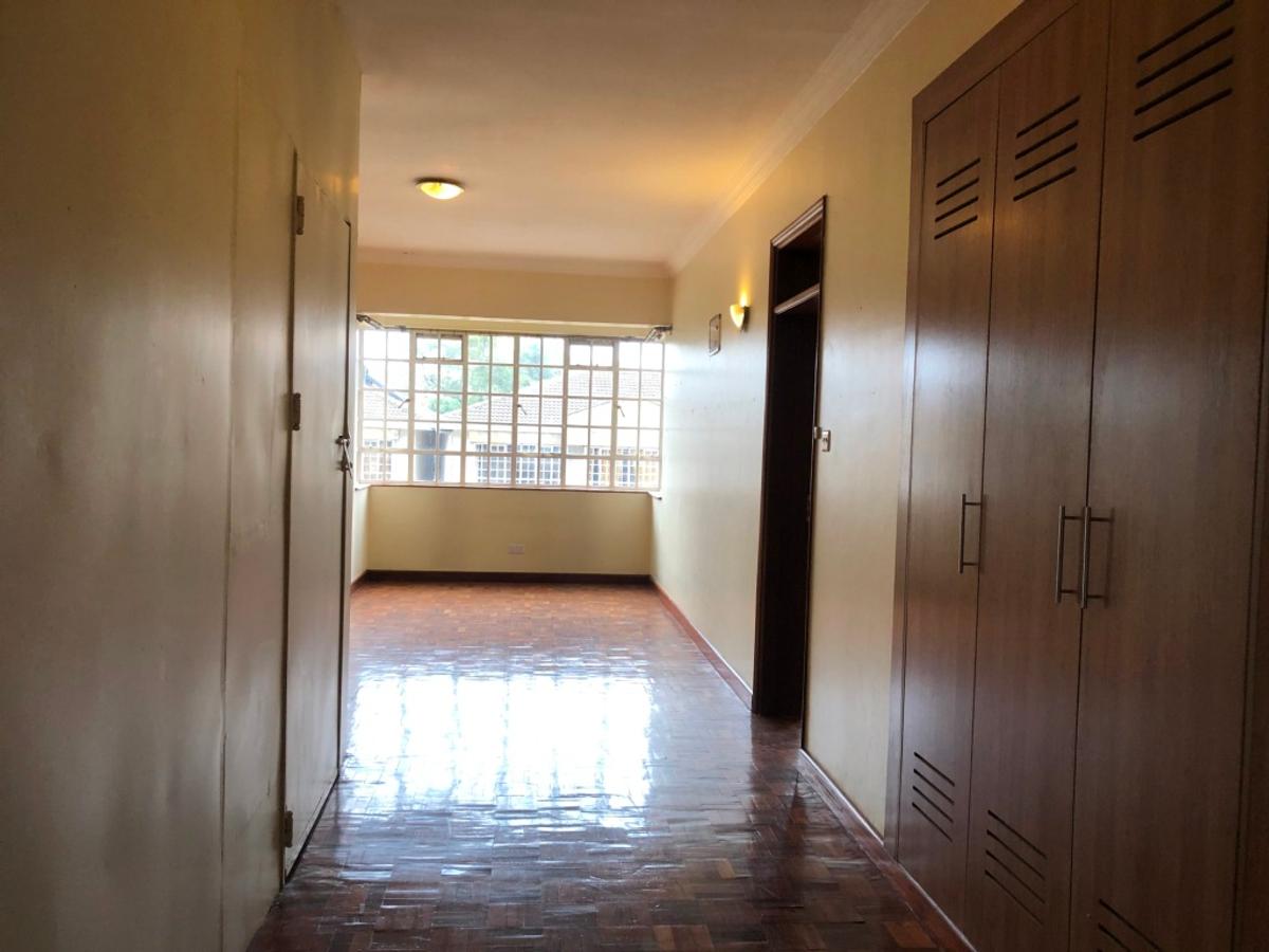 4 Bed Townhouse with En Suite at Near Abc Place - 12