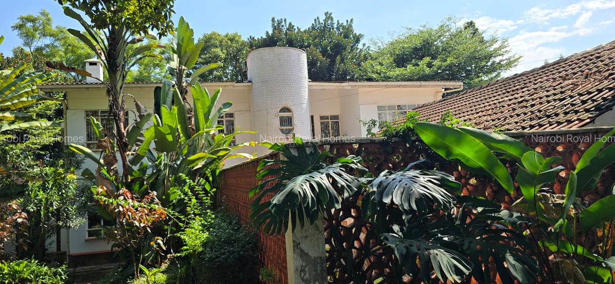 5 Bed House with En Suite at Redhil Close - 4