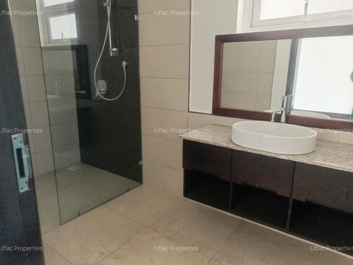 5 Bed House with En Suite in Runda - 5