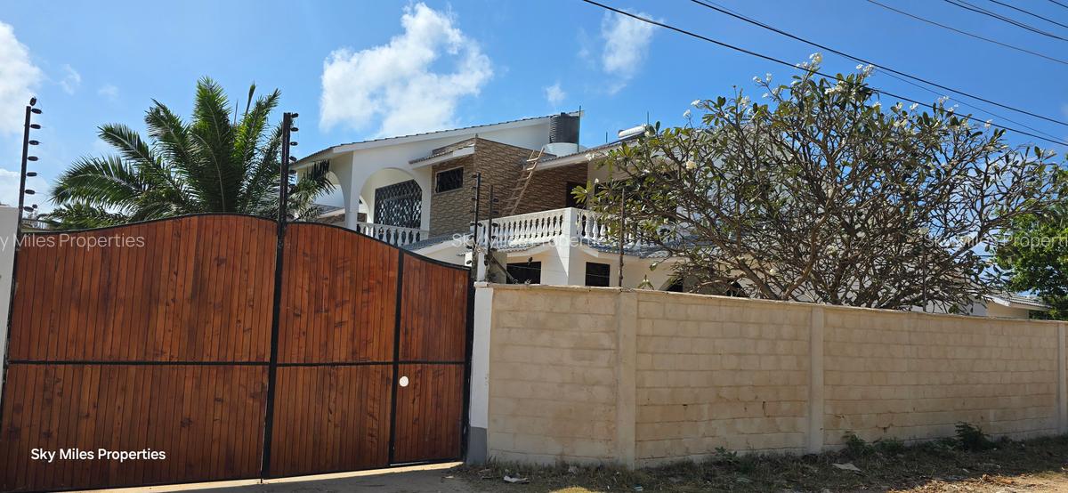 4 Bed Villa with En Suite at Serena - 8