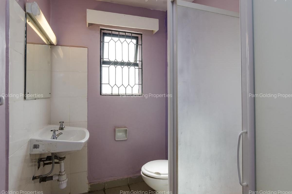 3 Bed Apartment with En Suite at Nyayo Estate - 6