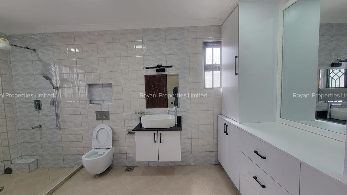 6 Bed House with En Suite in Membley - 16