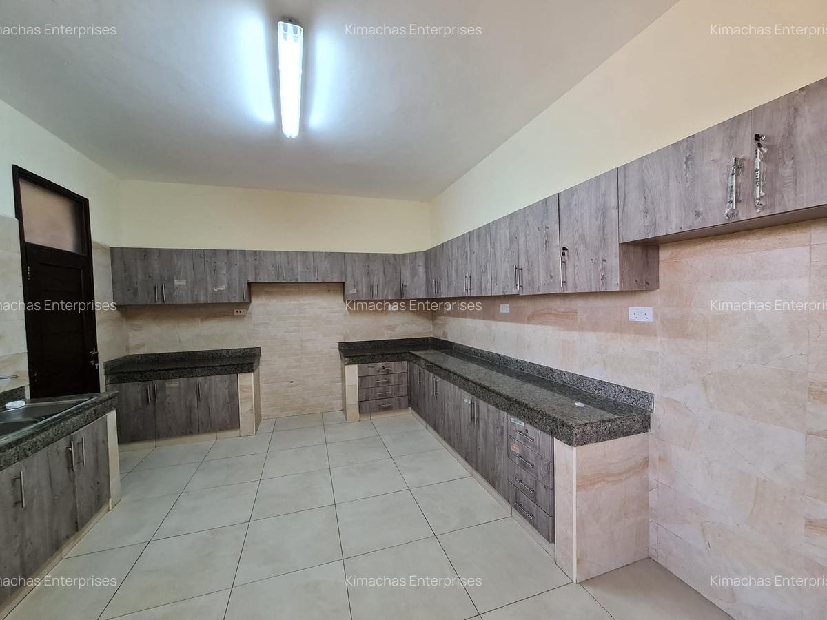 3 Bed Apartment with En Suite at Green Wood Drive - 20