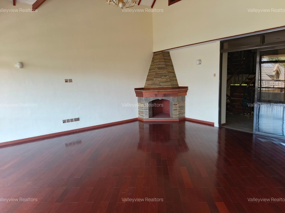 5 Bed Townhouse with En Suite at Lavington - 18