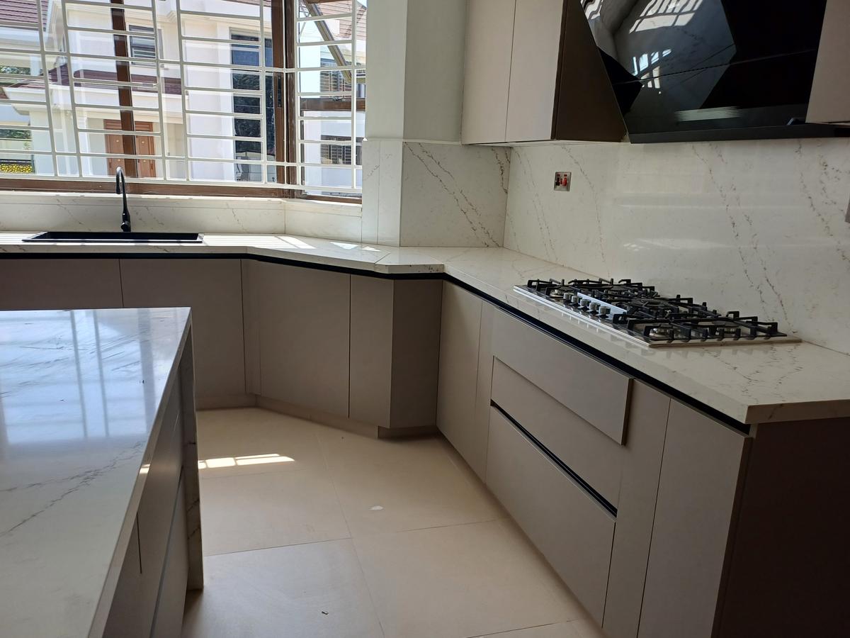 4 Bed Townhouse with En Suite in Karen Hardy - 6