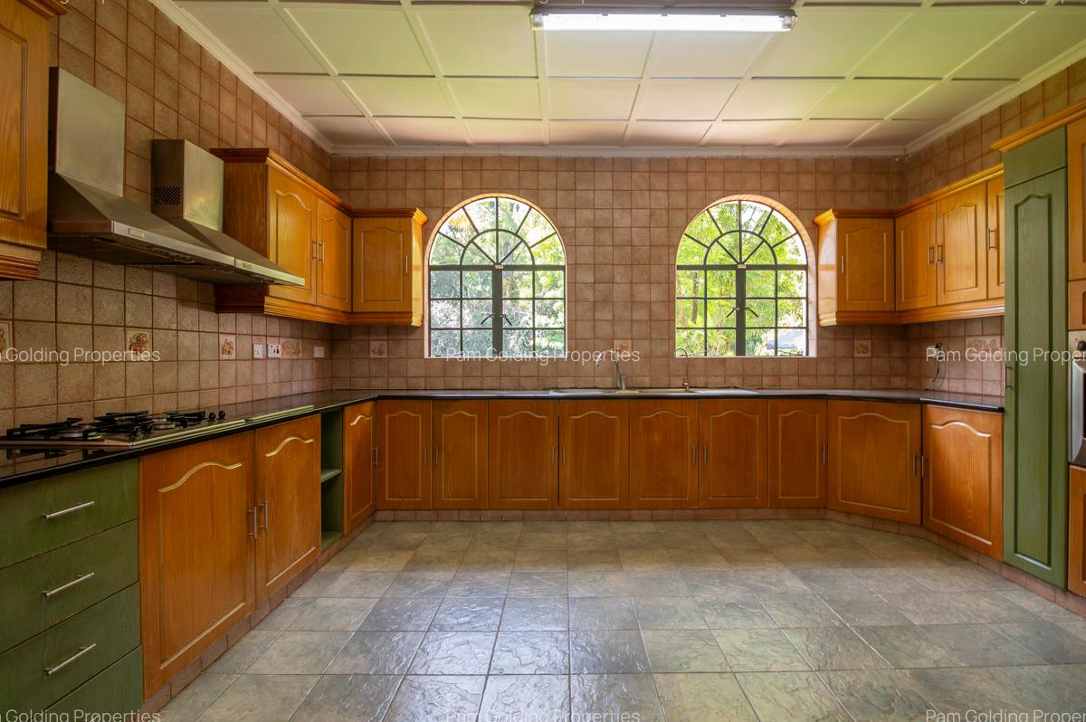 5 Bed House with En Suite in Runda - 7