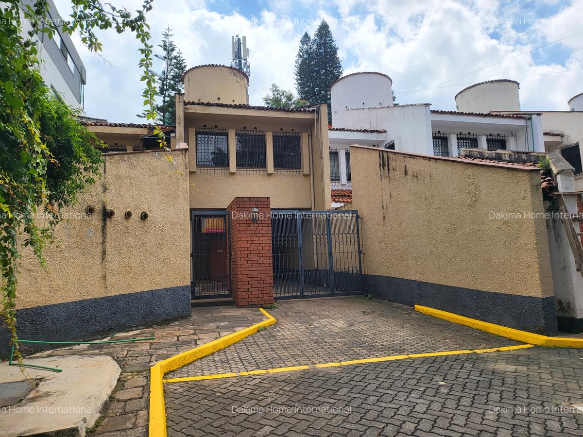 4 Bed Townhouse with En Suite in Rhapta Road - 1
