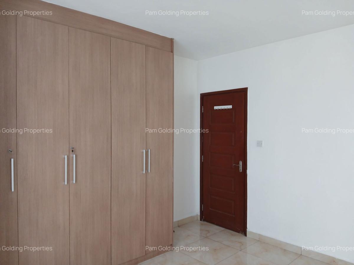 3 Bed Apartment with En Suite in Parklands - 10