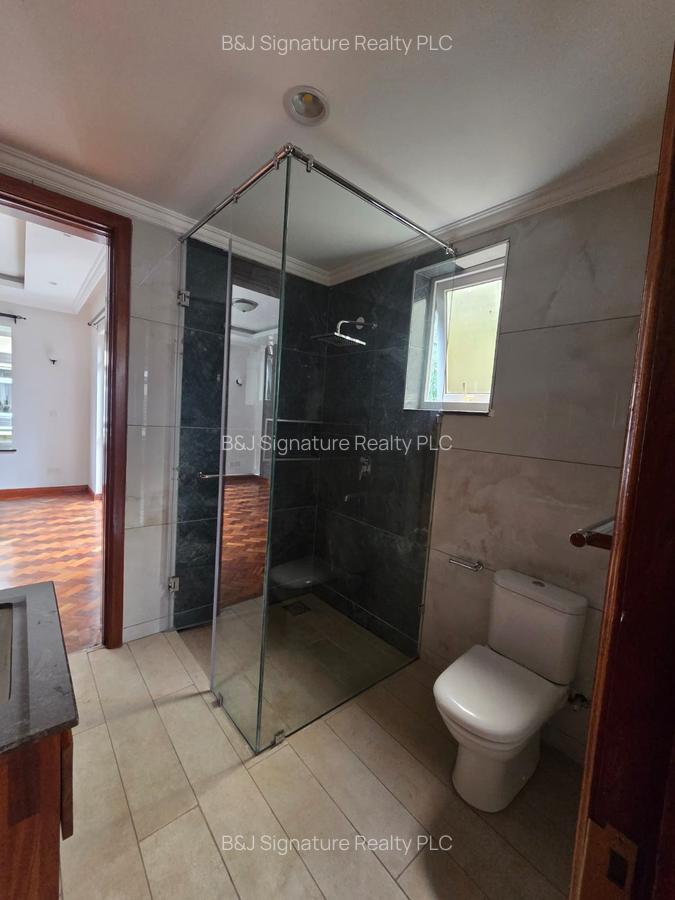 5 Bed Townhouse with En Suite in Lavington - 10