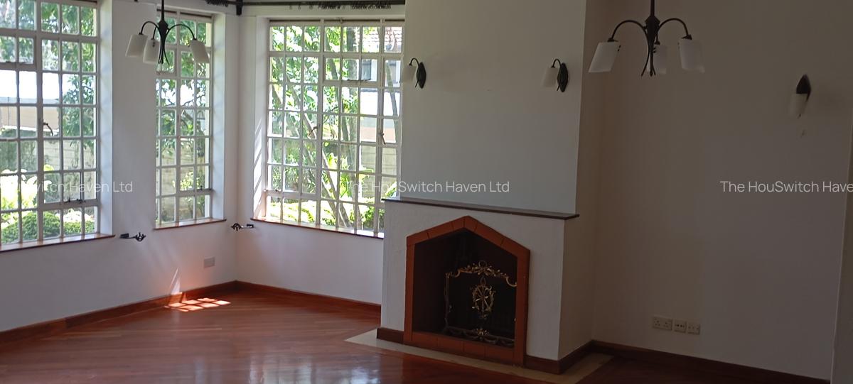4 Bed Villa with En Suite at Off Un Avenue - 4