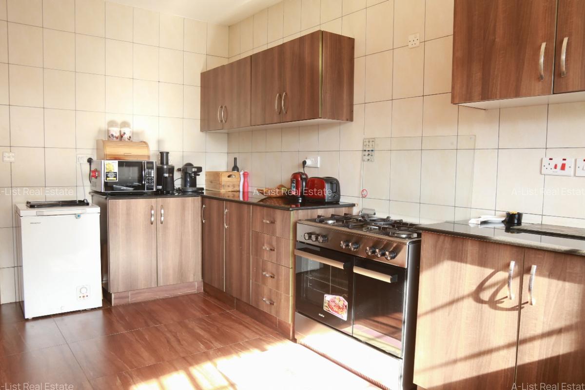 3 Bed Apartment with En Suite at Lavington - 15