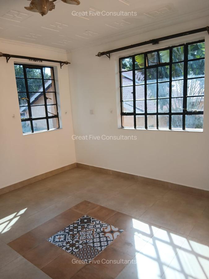 5 Bed Villa with En Suite in Nyari - 14