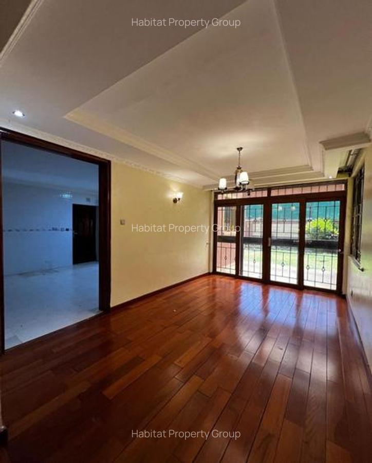 5 Bed House with En Suite in Lavington - 10