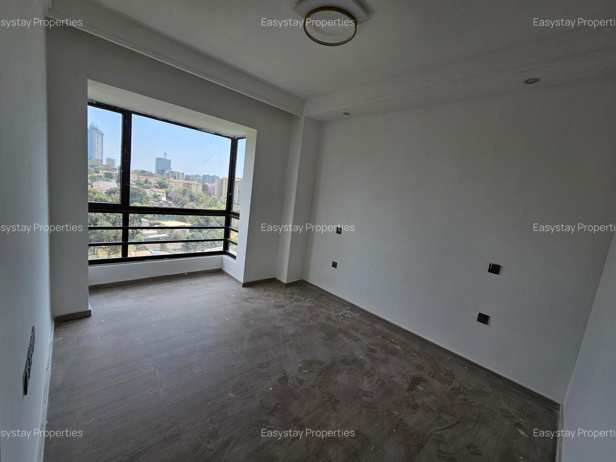 3 Bed Apartment with En Suite in Riverside - 3