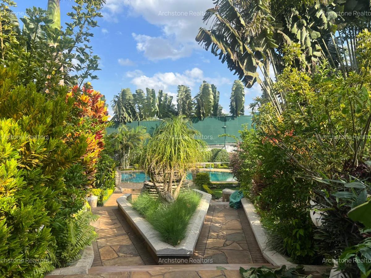 5 Bed House with En Suite in Runda - 18