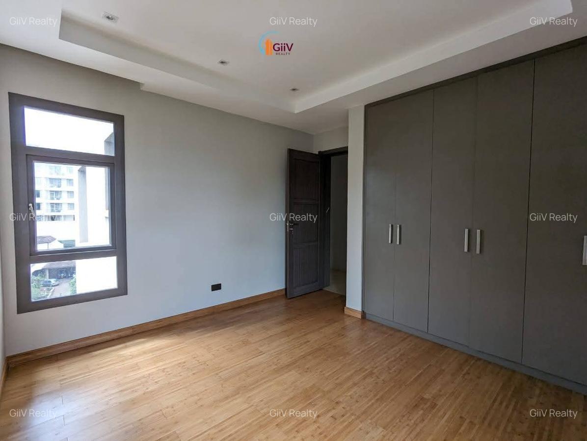 3 Bed Apartment with Gym in Riverside - 11