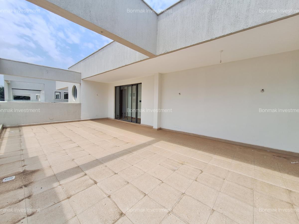 5 Bed Townhouse with En Suite at Lavington - 19