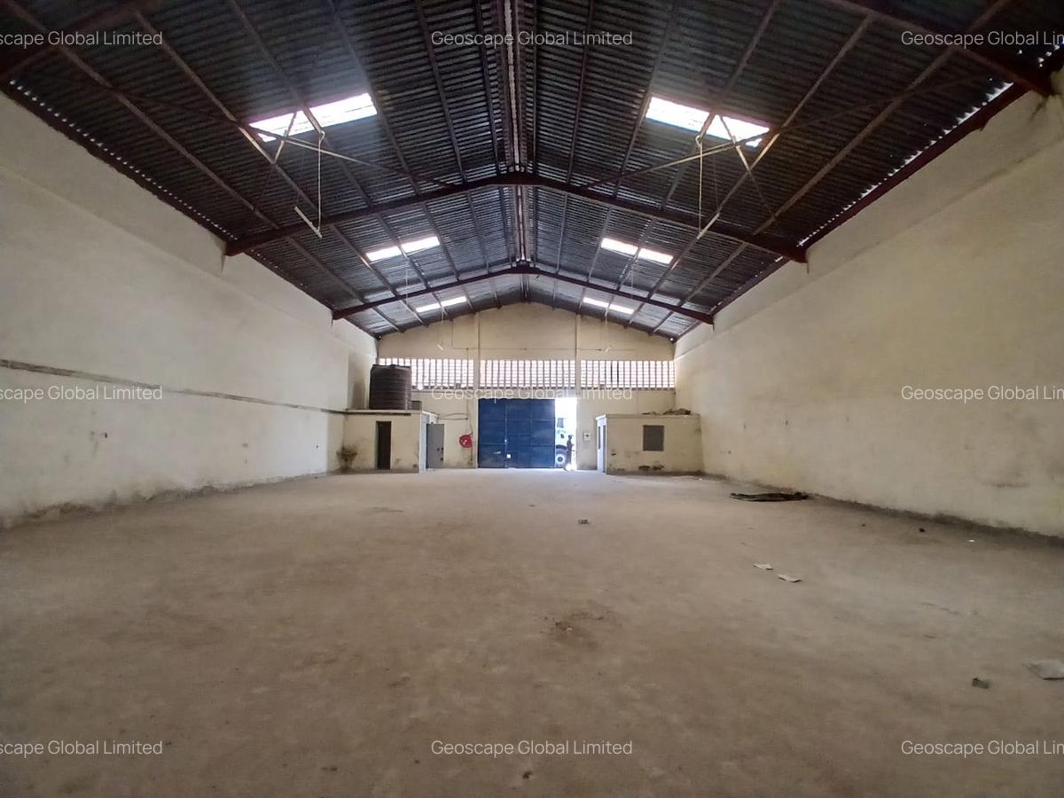 5,000 ft² Warehouse with Backup Generator in Industrial Area - 3