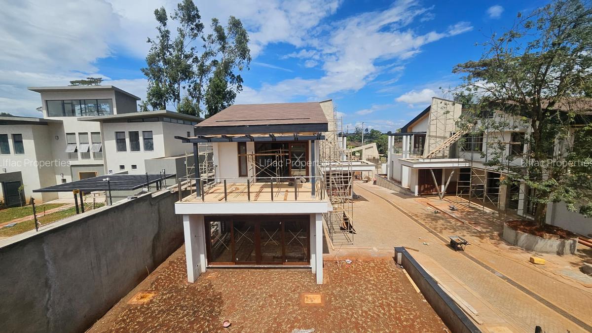 5 Bed House with En Suite in Runda - 16