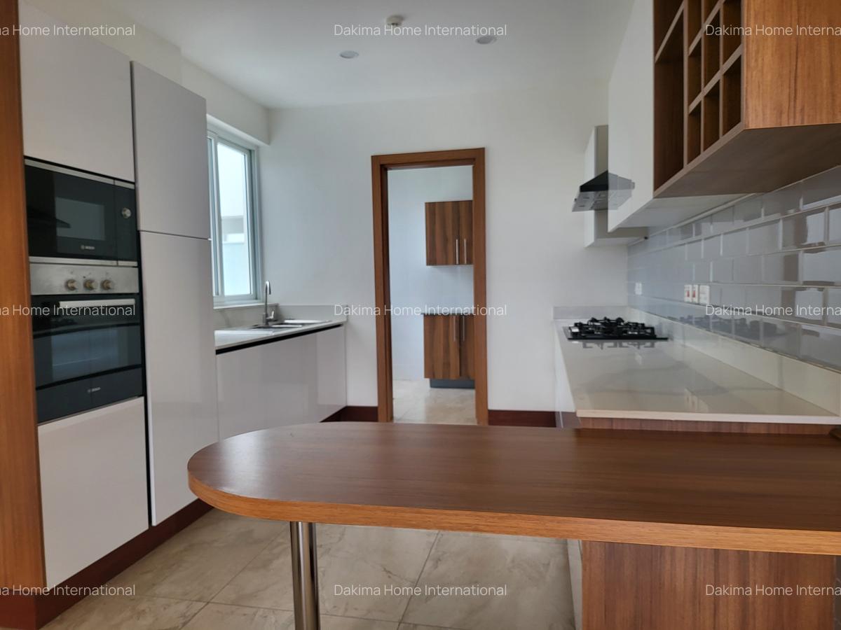 3 Bed Apartment with En Suite in Parklands - 6