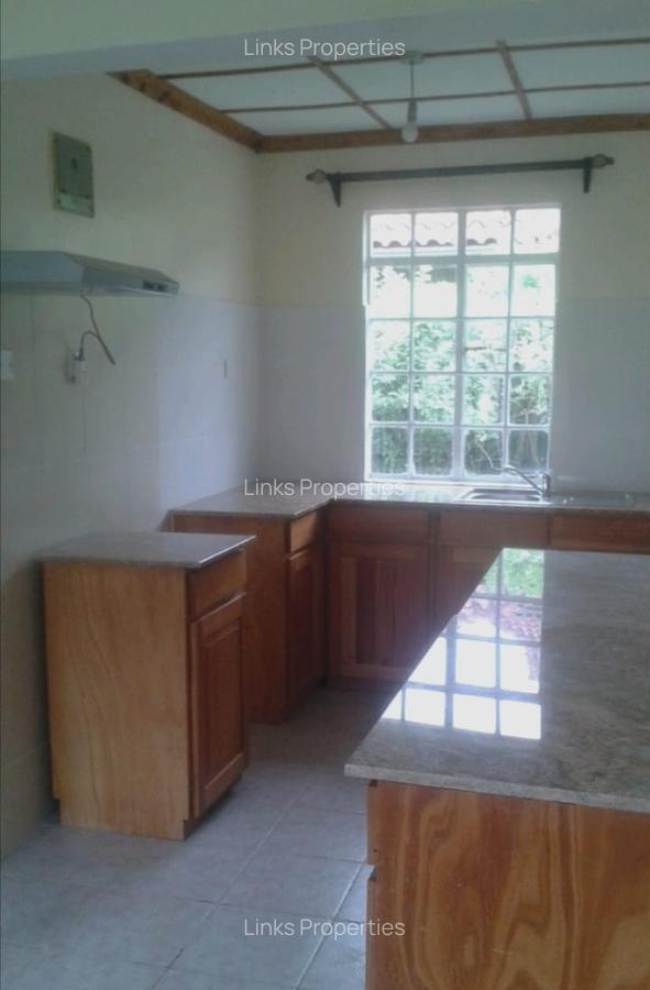 2 Bed House with En Suite at Karen Road - 12