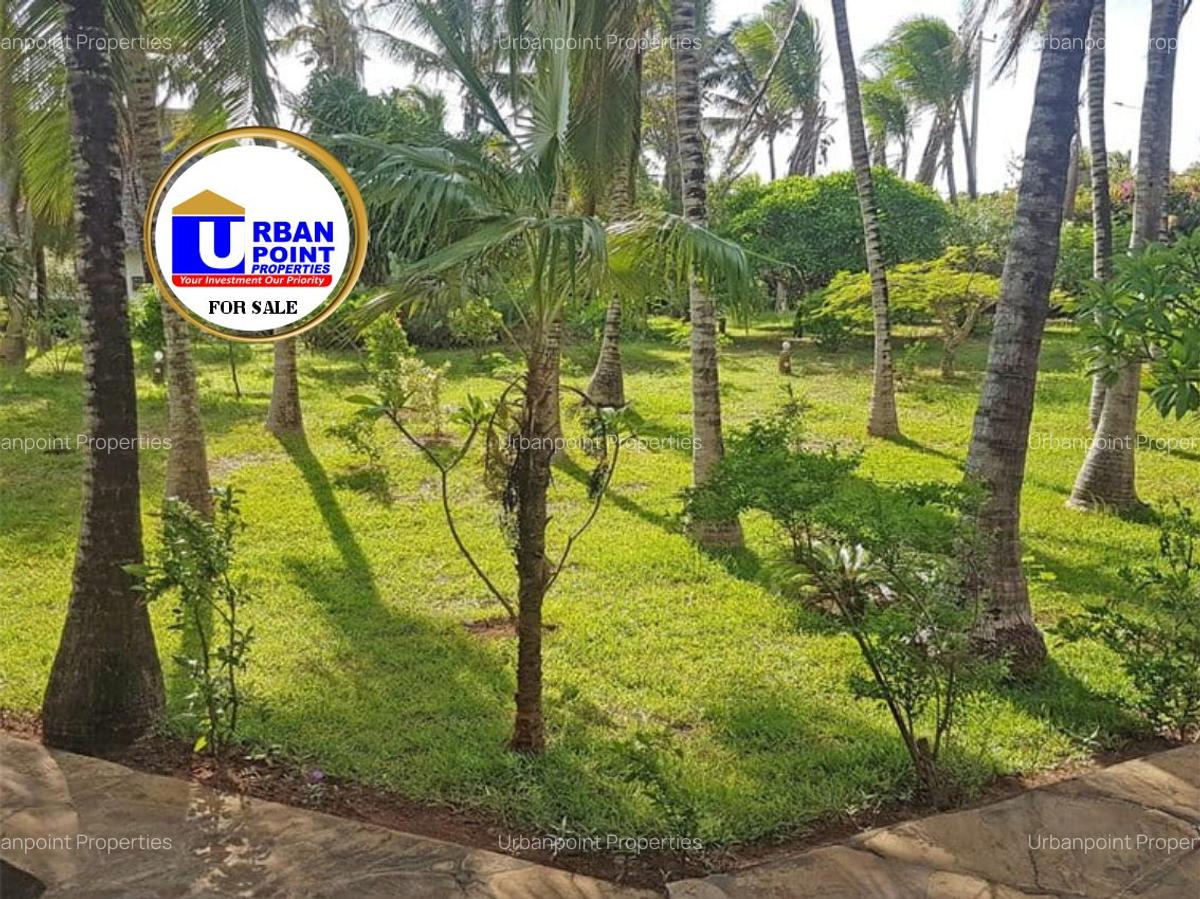 5 Bed Villa with En Suite in Watamu - 4