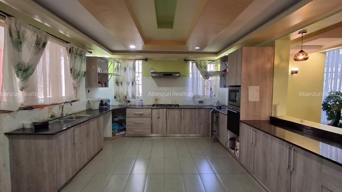 7 Bed Villa with En Suite at Kerarapon Drive - 8