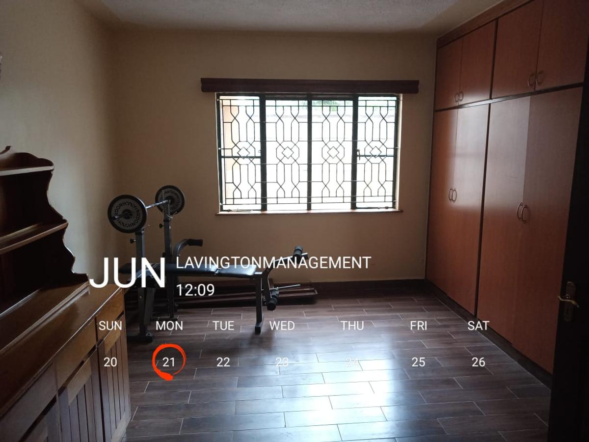 5 Bed Townhouse with En Suite at Lavington Green - 5