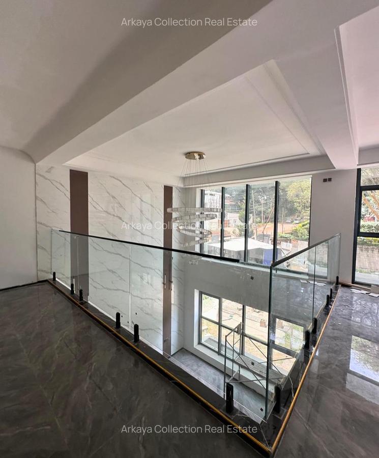 5 Bed Townhouse with En Suite in Lavington - 2