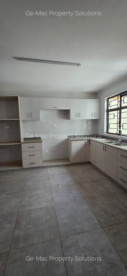 5 Bed Townhouse with En Suite in Lavington - 10