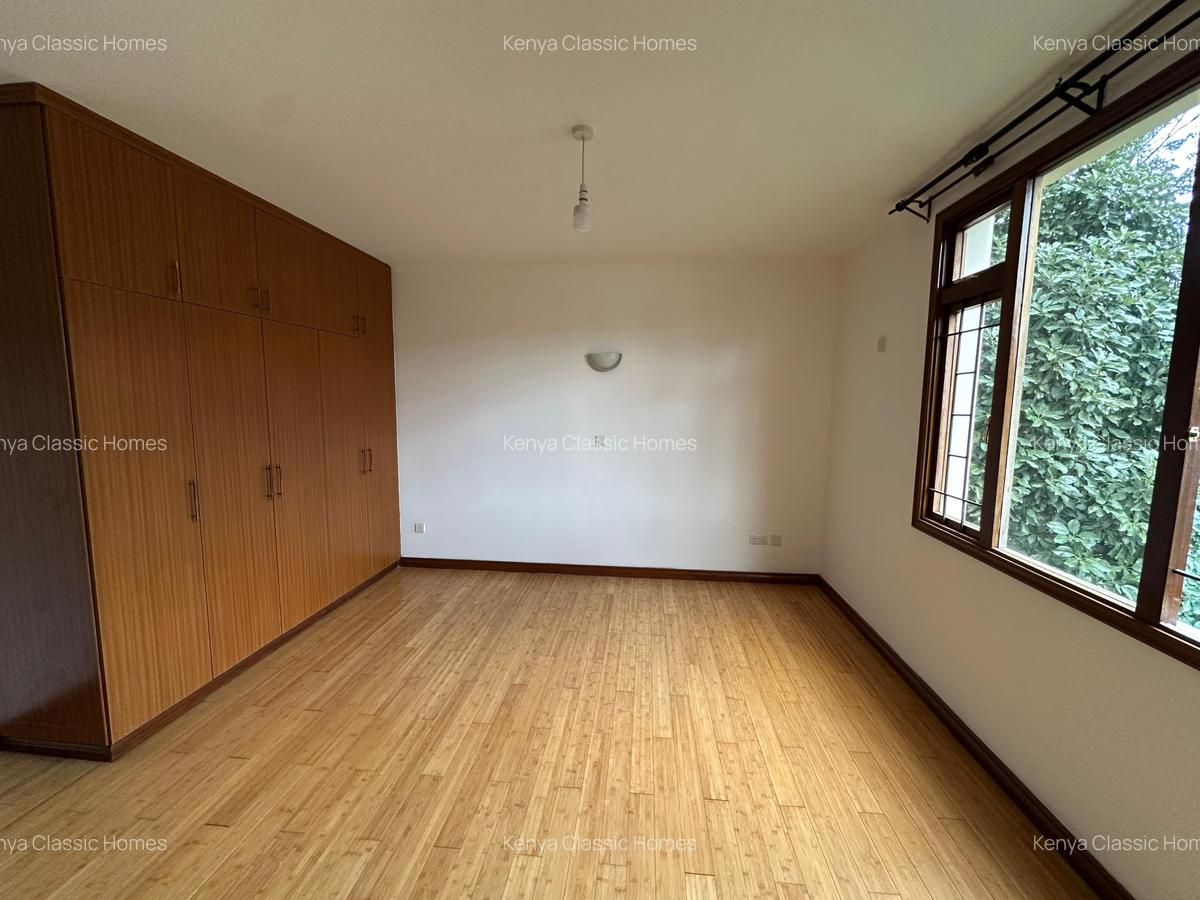 3 Bed Apartment with En Suite at Riverside - 14