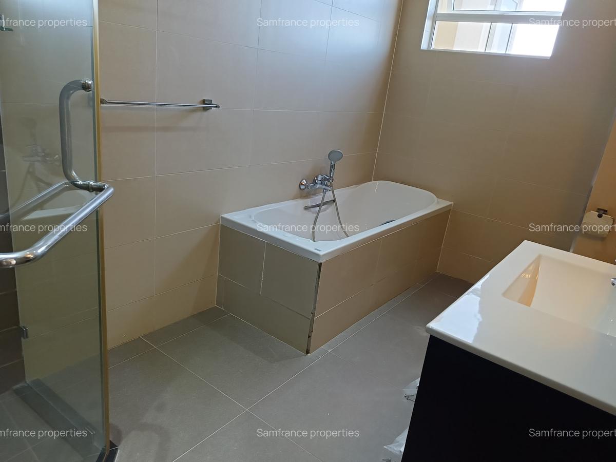 Serviced 2 Bed Apartment with En Suite at Links Road - 7