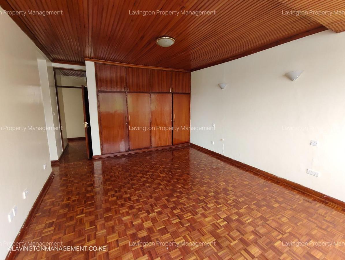 5 Bed House with En Suite at Lavington Green - 12