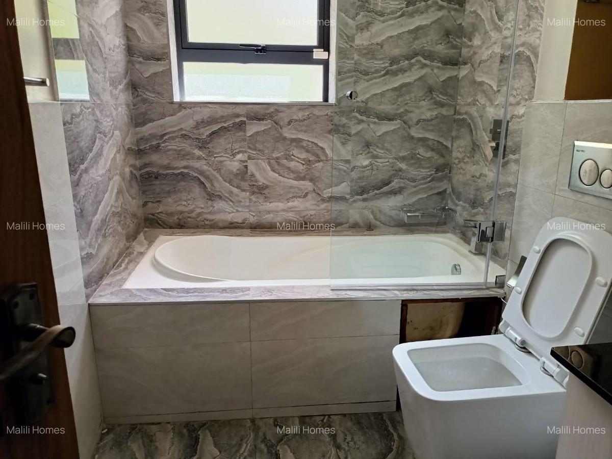 3 Bed Apartment in Riverside - 6