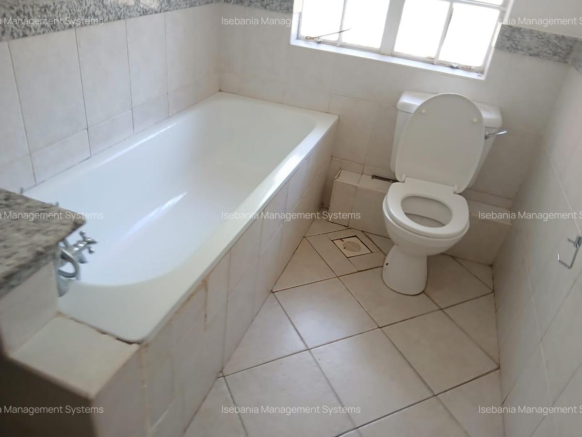 5 Bed House with En Suite at Rosslyn Road - 8