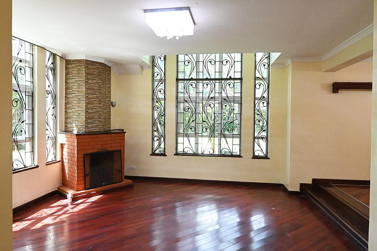 5 Bed Townhouse with En Suite in Lavington - 4