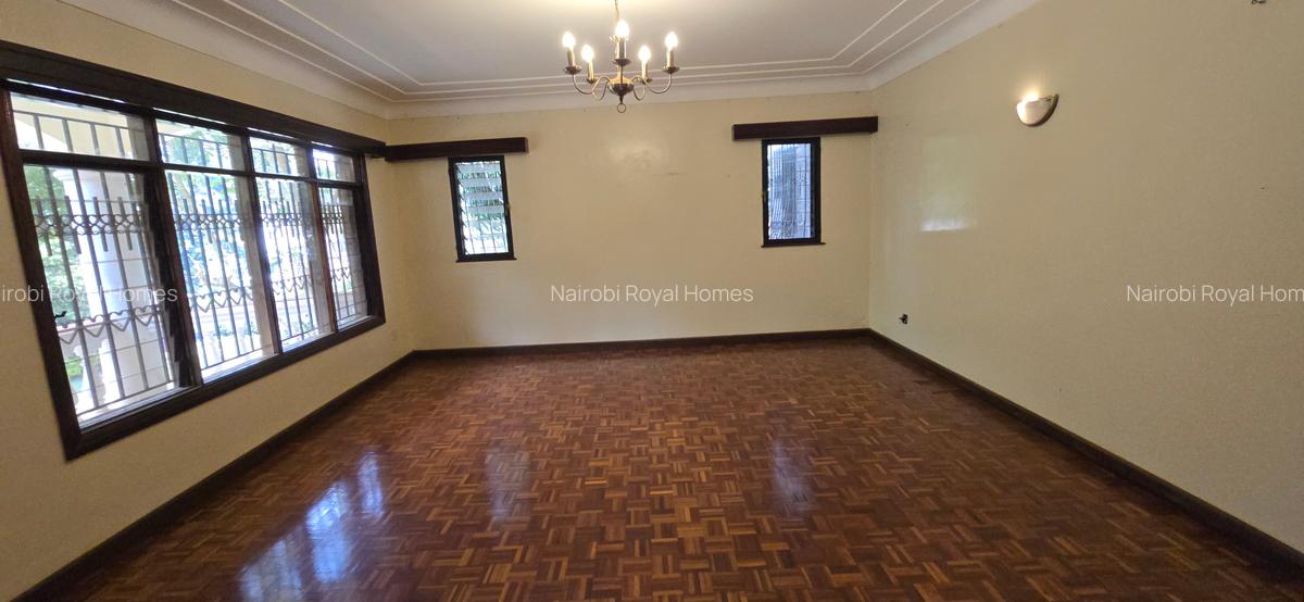 4 Bed House with En Suite at Lobelia Drive - 8