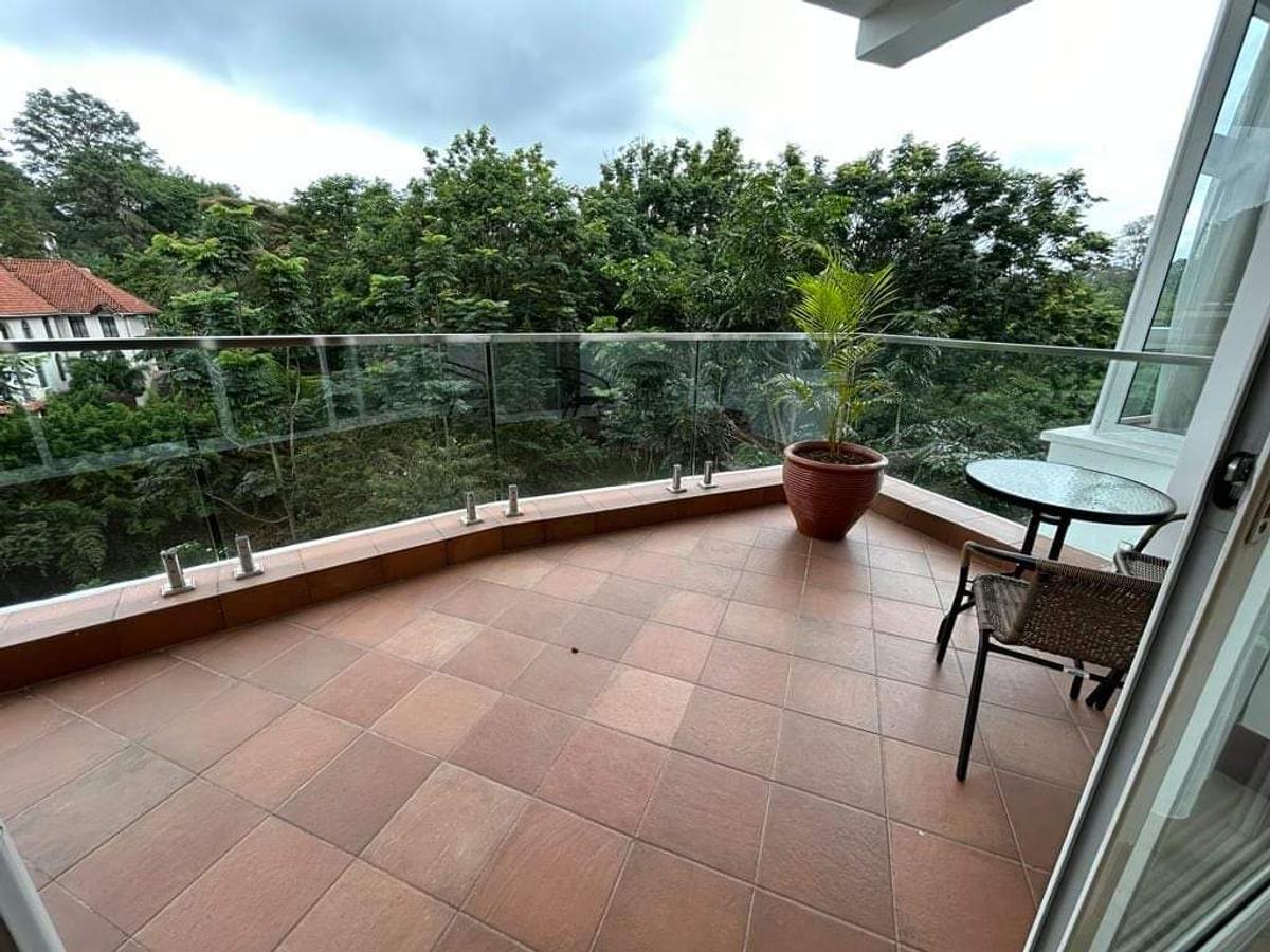 Serviced 2 Bed Apartment with En Suite in Parklands - 1