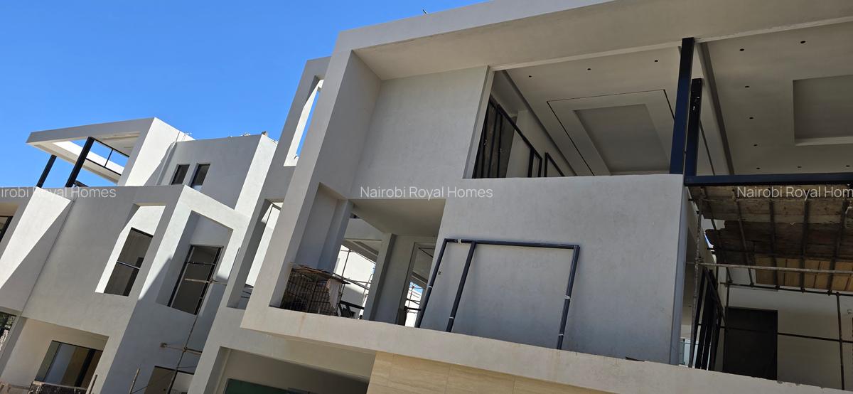 6 Bed Townhouse with En Suite at Lavington Green - 4