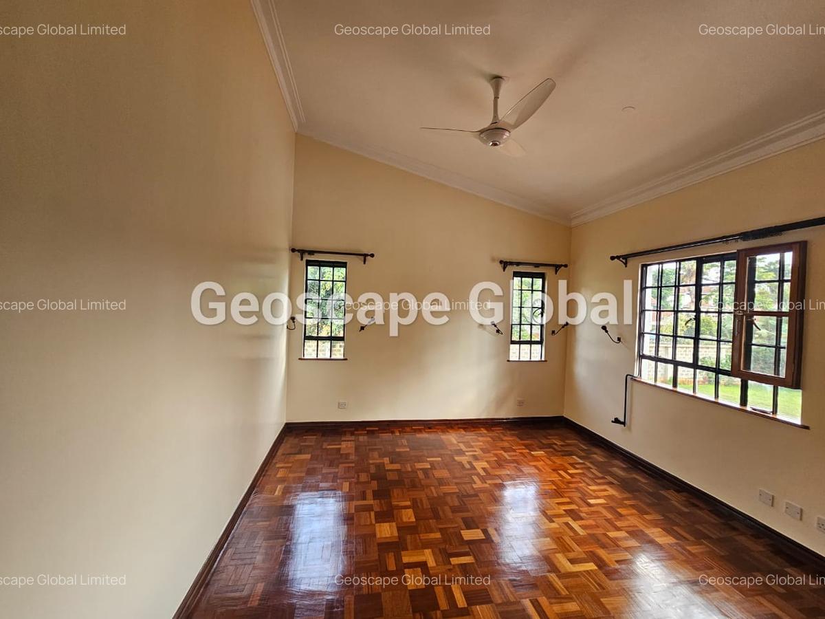 5 Bed House with En Suite in Runda - 14