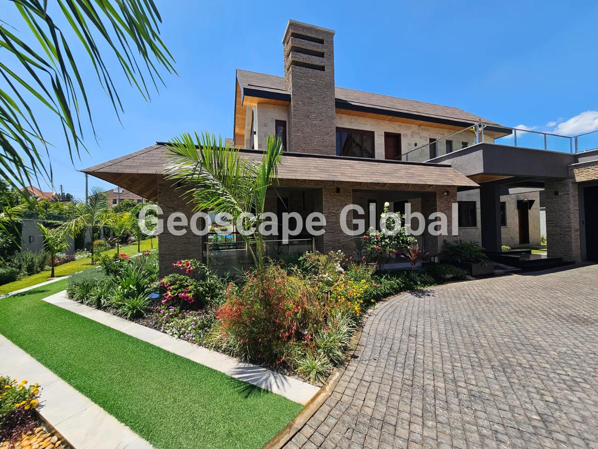 5 Bed House with En Suite in Runda - 18