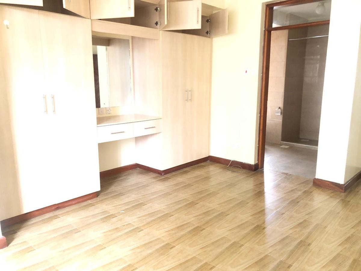 3 Bed Apartment with En Suite in Parklands - 8