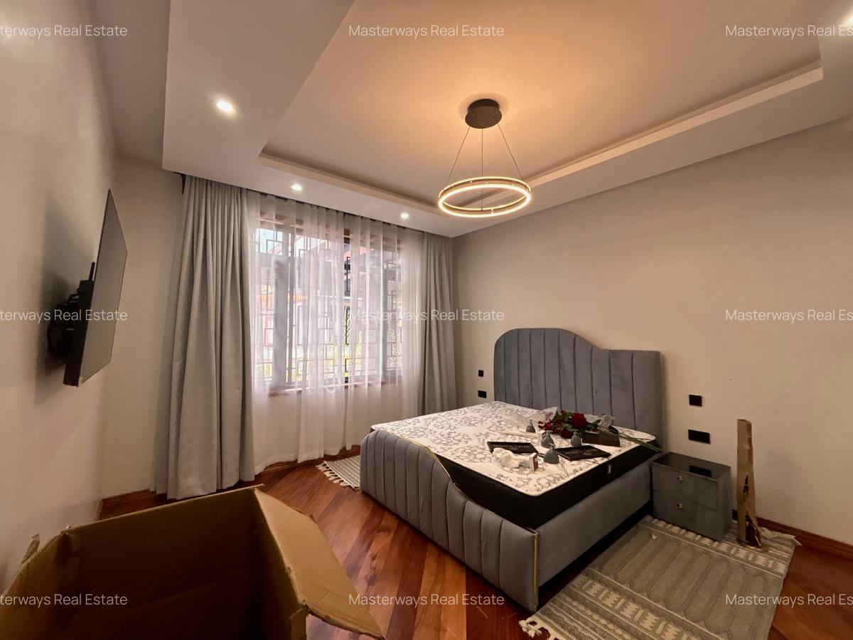 5 Bed House with En Suite in Runda - 17