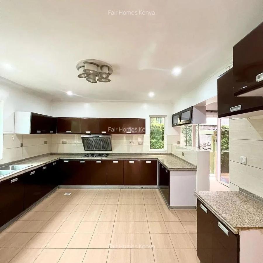 4 Bed Townhouse with En Suite at Riverside Drive - 18