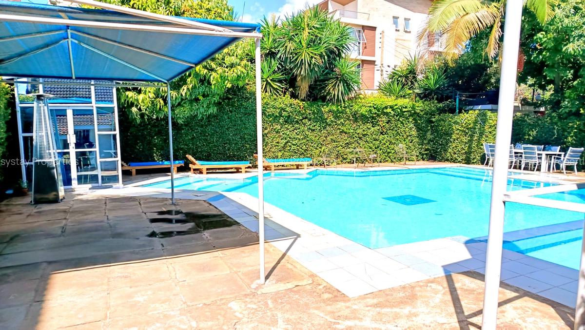 5 Bed Villa with En Suite in Lavington - 9