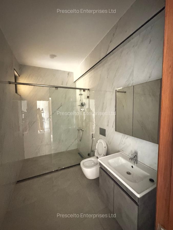 3 Bed Apartment with En Suite at Off Links Road - 14