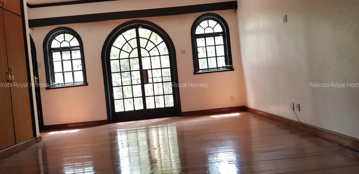 4 Bed Townhouse with En Suite at Riverside - 15