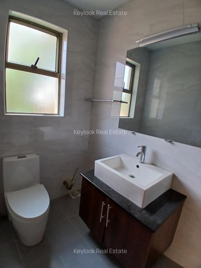 5 Bed Townhouse with En Suite at Lavington - 6